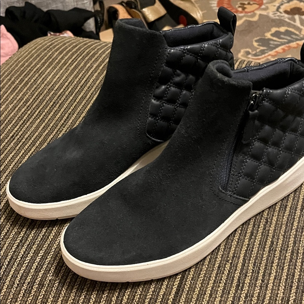 Clarks dark Navy Quilted cushion collection Sneakers